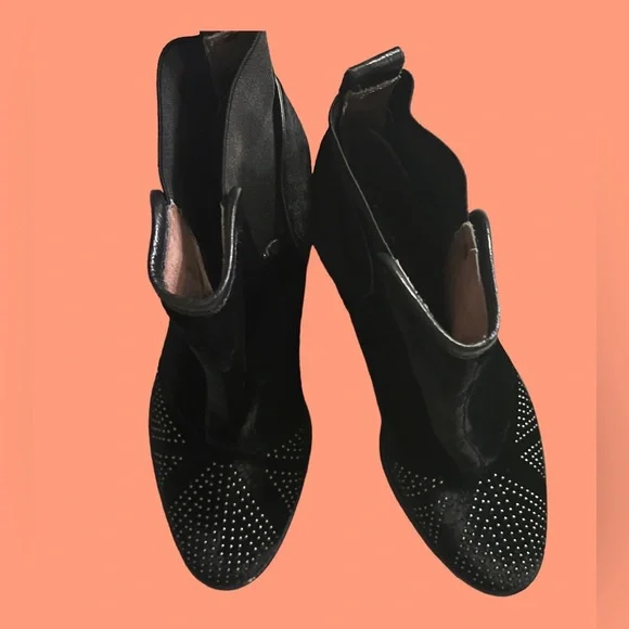 Donald J Pliner Black Velvet Studded Booties. Size 6.5M ๐ฅพ - Picture 4 of 5